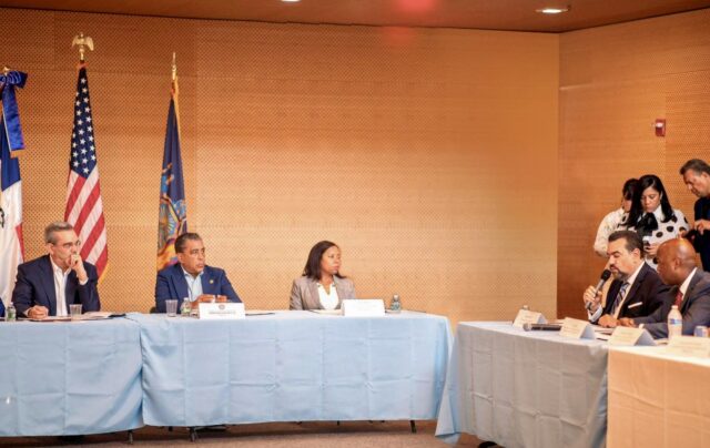 Mesa Redonda con Diaspora RD-min