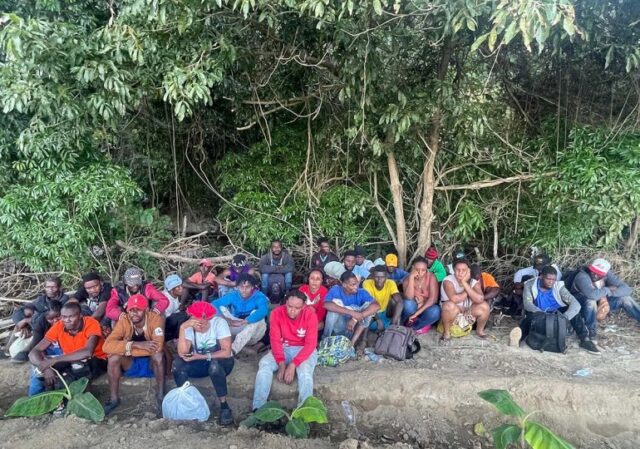 Ejercito-detiene-54-haitianos-indocumentados-durante-operativos-en-Montecristi-y-Valverde-770x540
