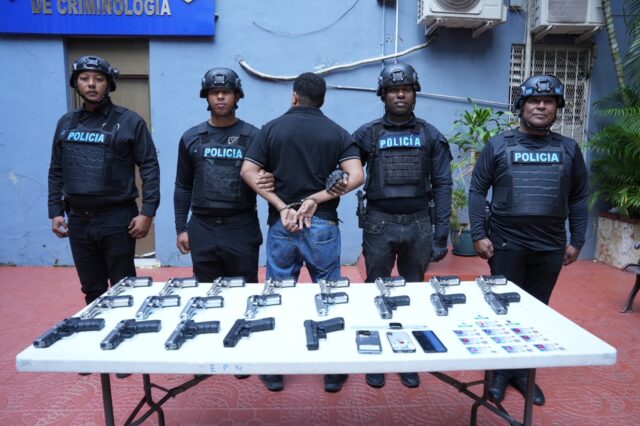 armas muchas