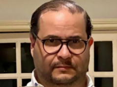 Dictan auto «no ha lugar» en caso de Aquiles Jiménez acusado usar chaleco antibalas y placa oficial sin documentación