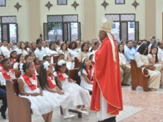 Monseñor Manuel Antonio Ruiz clausura las fiestas patronales de San José Obrero con la confirmación de 57 niños, adolescentes y jóvenes