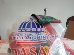 Programa Pedestal y Al Mediodía con Armando agradecen al doctor Edgar Féliz por donación de raciones favorecen sectores carenciados