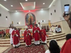 Monseñor Manuel Antonio Ruiz convoca a la Renovación Carismática a ser «luz activa en medio de la oscuridad» durante la Solemnidad de Pentecostés