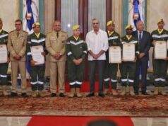 Presidente reconoce a rescatistas participaron en rescate terremotos en Venezuela