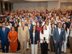 Ministra de Interior y Policía encabeza juramentación de nuevos dominicanos y destaca compromiso con la patria