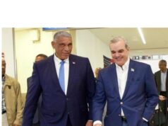 Presidente Abinader encabeza dos actos entre dominicanos en NY; entrega primer pasaporte biométrico