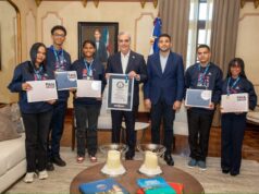 Presidente Abinader recibe en Palacio Nacional a jóvenes dominicanos que rompieron récord mundial de lectura